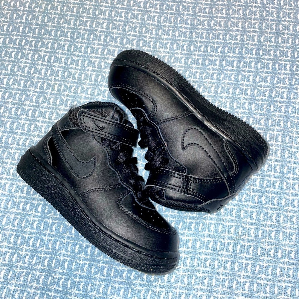 Nike - Picture 5 of 6